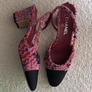 SOLD Chanel Slingbacks Tweed and Black Captoe 39.5